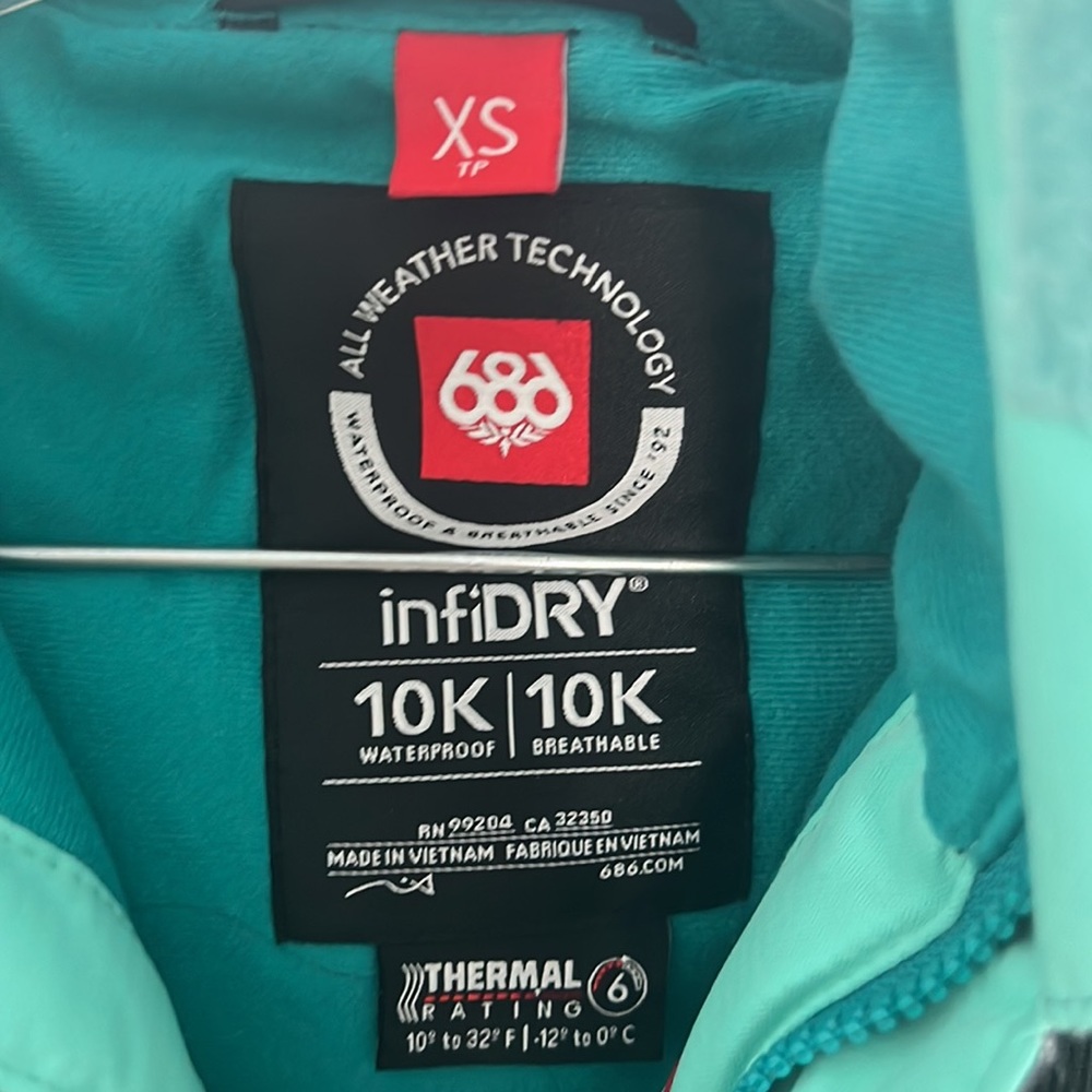 686 Mint Condition Ski Jacket - image 2